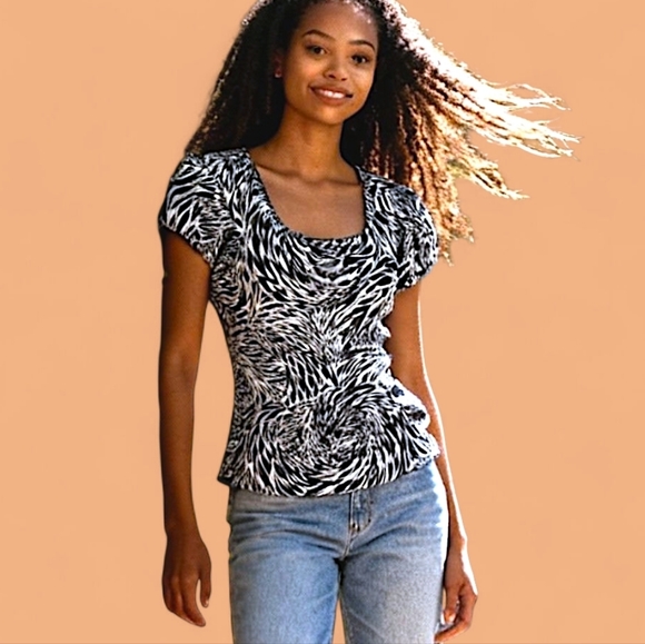 🦓 EUC Zebra Print Short Cap Sleeve Stretchy Top by Worthington - Picture 1 of 10